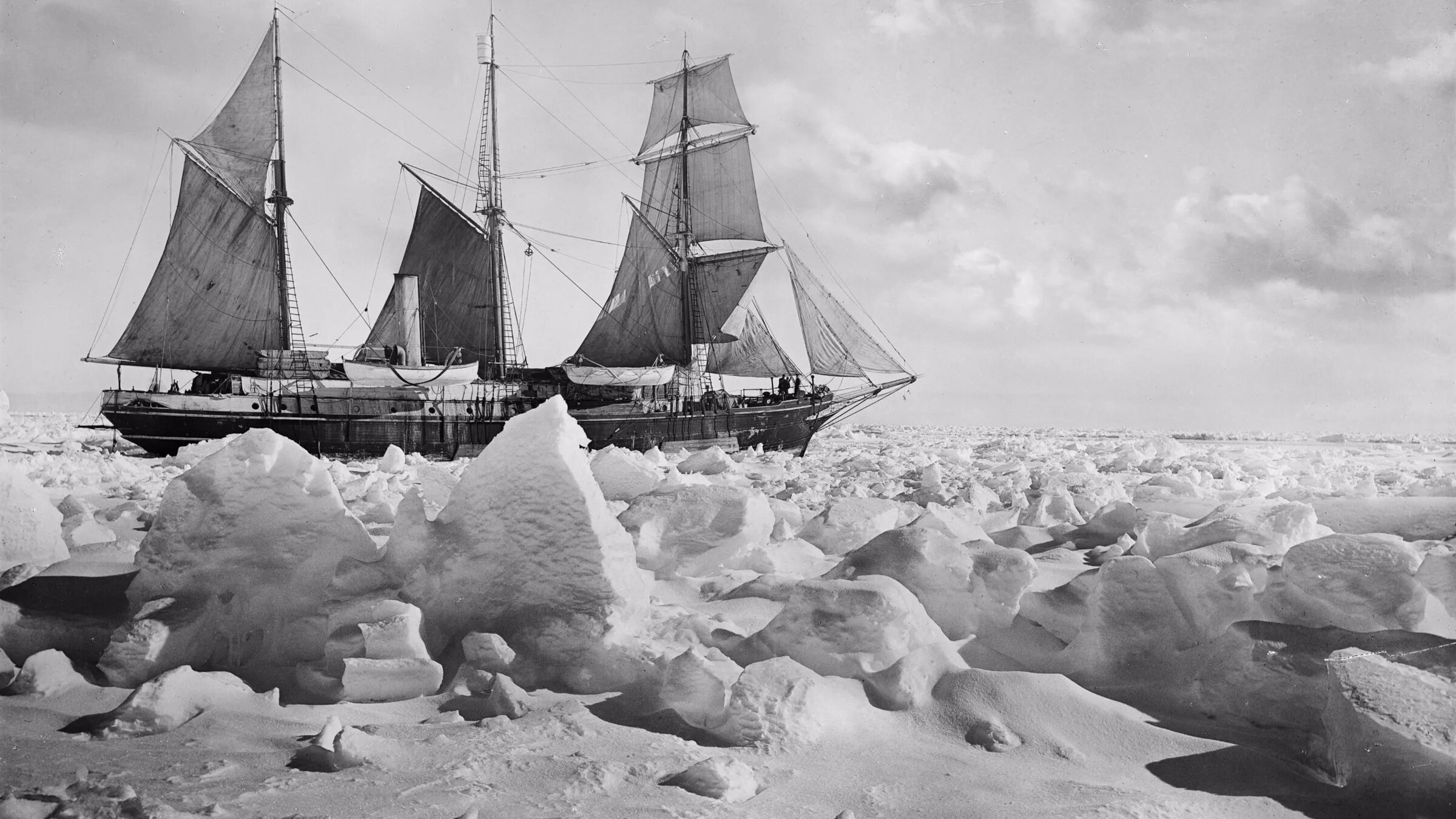 В середине 20 века антарктида. Шеклтон Антарктида Экспедиция. Эндьюренс корабль Шеклтона. Эндьюранс корабль Антарктида.