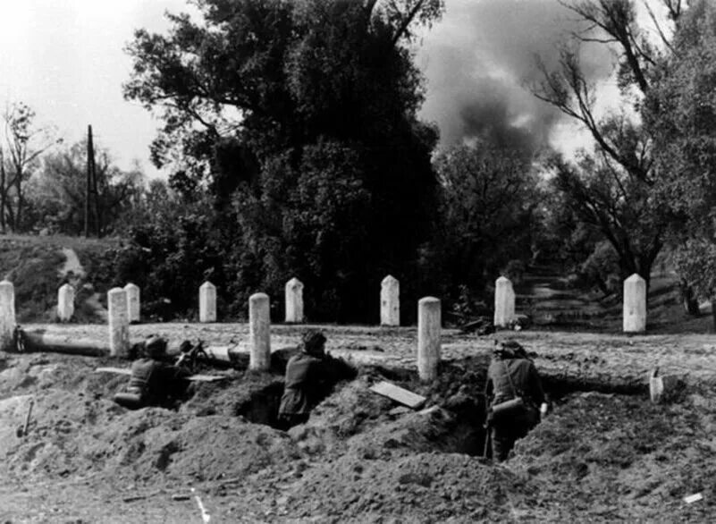 Брестская крепость 22 июня 1941. Брестская крепость 1941. ВОВ 22 июня 1941 Брестская крепость. Брестская крепость 22 июня 1941 фото. Крепость Брест 1941.