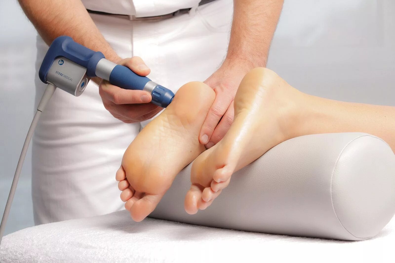 Лечение отеков ступней ног. УВТ ударно волновая терапия. Ударно-волновая терапия (УВТ) пяточной шпоры.