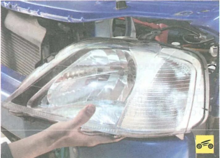 Крепление передней фары рено логан 1. Снятие фары рено логан. Регулировочные винты фары renault logan 2. Рено логан 2 без фар. Фара рено сандеро 2.