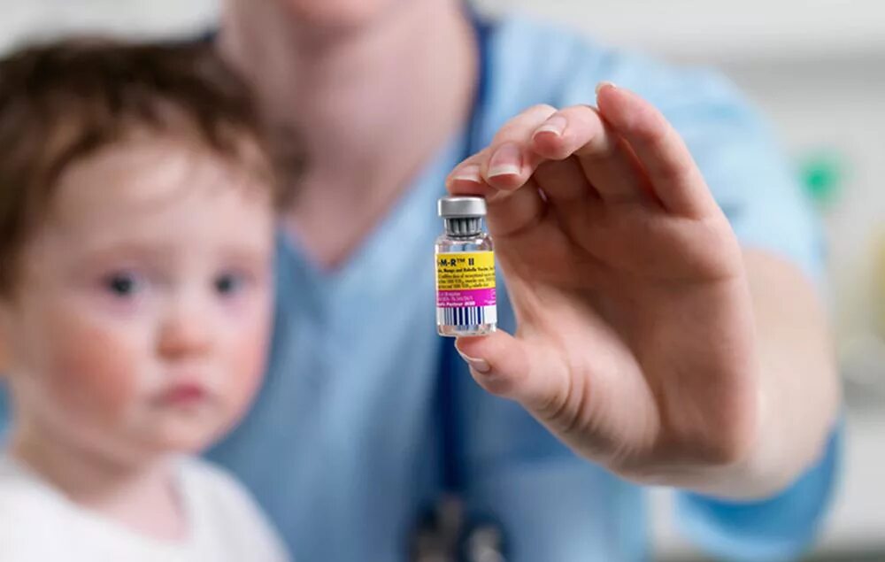 Будут ли прививать детей. Вакцина детям. вакцинопрофилактика у детей. иммунизация детей. малыш на прививке.