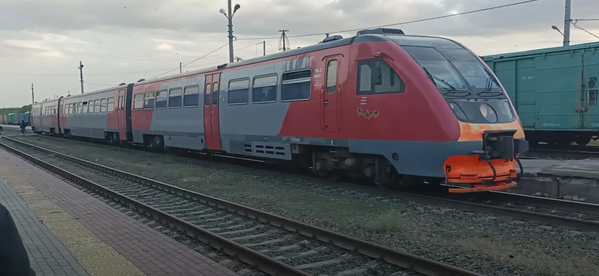 Пригородный поезд бузулук самара. Пригородный поезд бузулук самара. Тепловоз с пригородным самара-бузулук. 2тэ10ут-0038. Пригородный поезд бузулук самара.