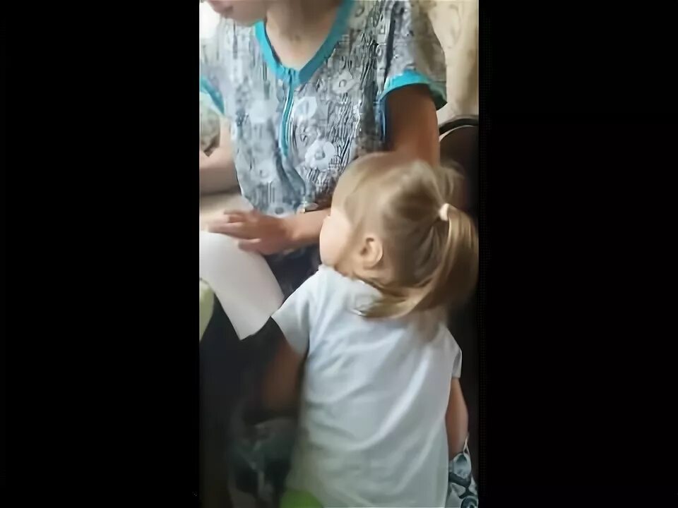Отсасывает маленький детский. Мать отсосала у младенца. Мама отсосала своему ребенку. Мама реально отсасывает. Красивый рот зрелой минетчицы.