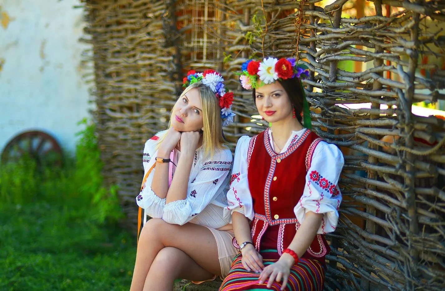 Украинский национальный костюм. Украинские женщины. Украинка в вышиванке. Красивые девушки Украины. Сводил симпатичную украинку в дюны