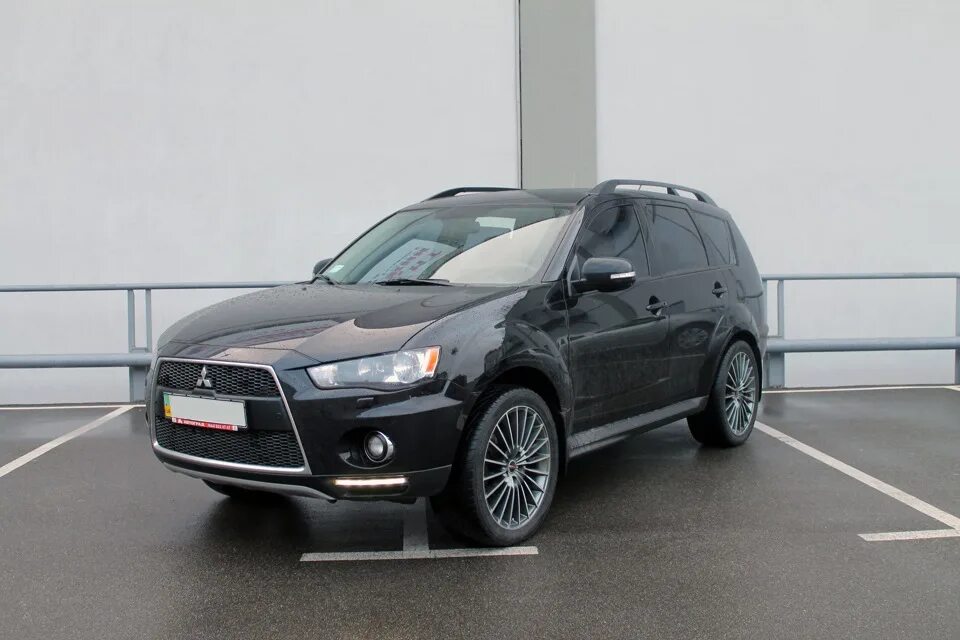 Мицубиси аутлендер колеса. Outlander XL r20. Mitsubishi Outlander r20. Митсубиси Аутлендер XL r20. Mitsubishi Outlander 20.