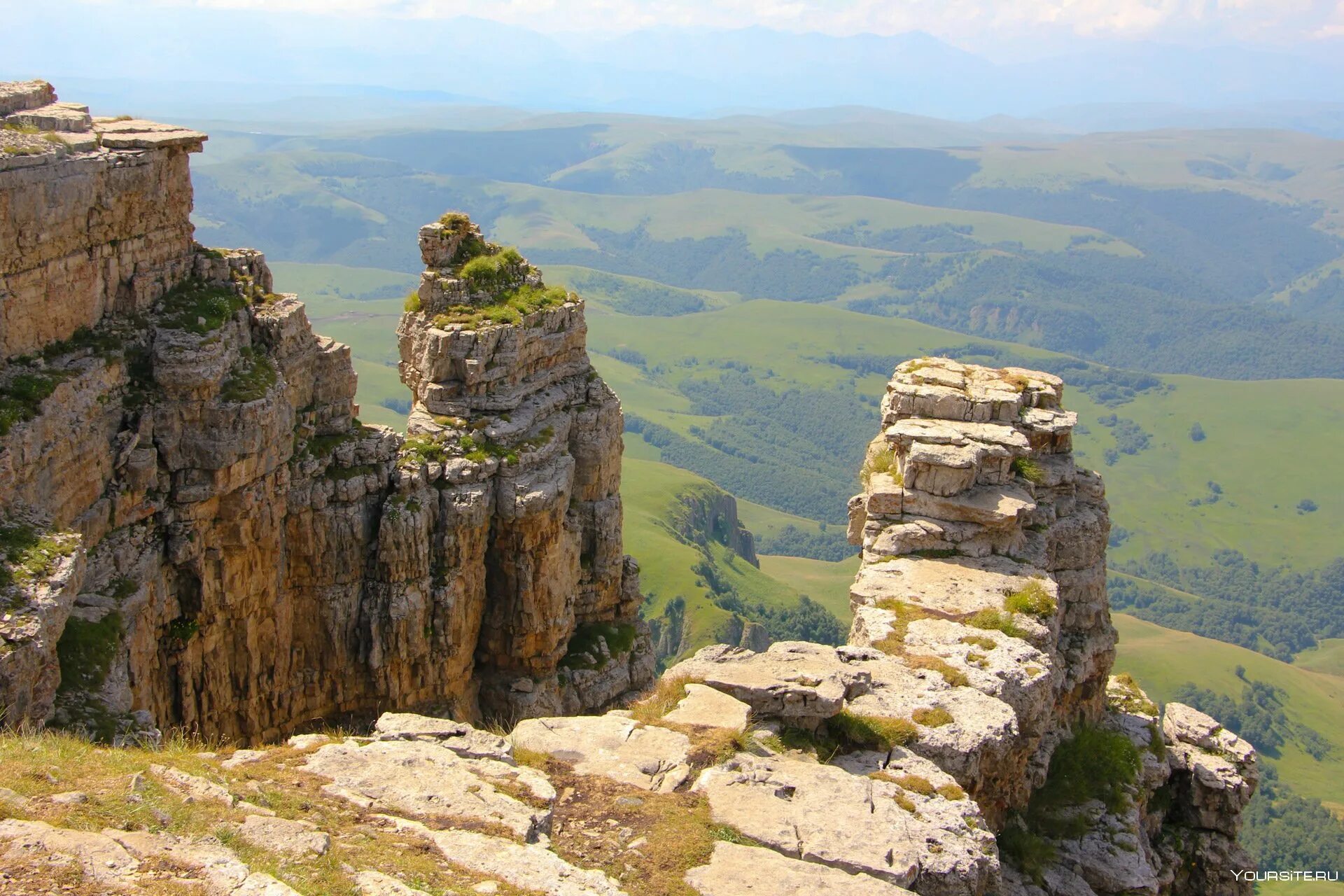 Погода бермамыт. Плато Бермамыт. Амфитеатр Бермамыт. Домбай плато Бермамыт. Плато Бермамыт КЧР.