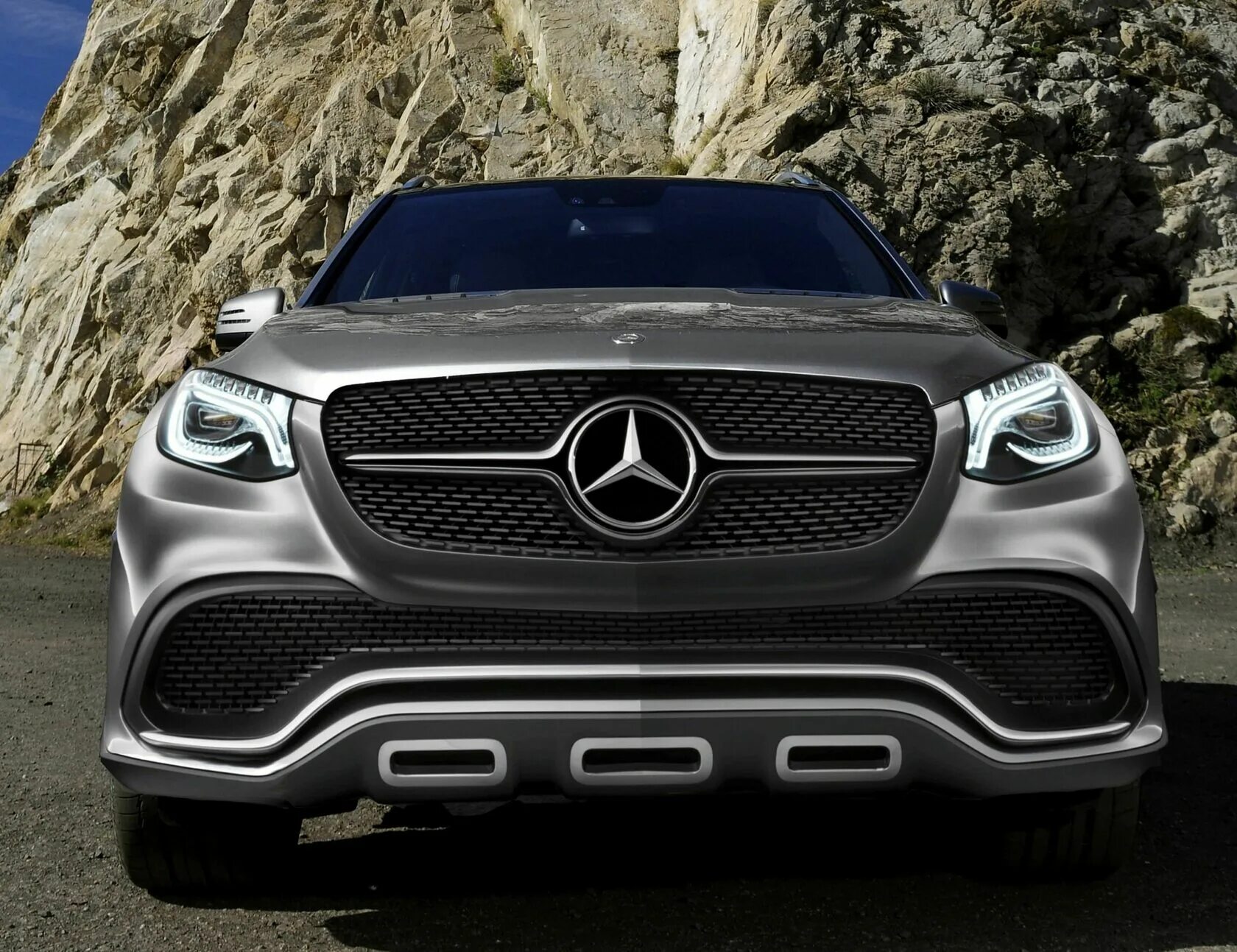 Mercedes новый цена. Mercedes ml 63 AMG 2016. Мерседес джип ml 2020. Ml 2016 AMG. Мерседес ml AMG 2022.