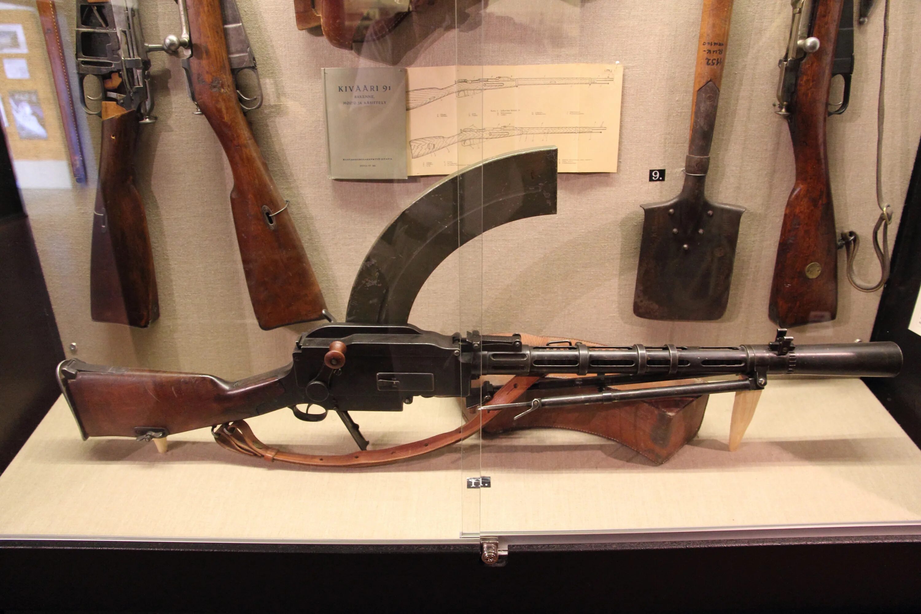 Пулемет мадсена. Мадсен 1902. ружье-пулемет мадсен. ручной пулемёт мадсена 1902. пулеметы 7.62 54.