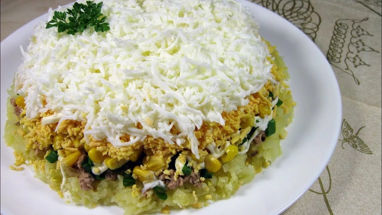 Салат с печенью и кукурузой. Салат нежный с печенью. Салат нежность с печенью трески. Салат из печени трески и пекинской капусты. Салат нежный с треской рецепт.