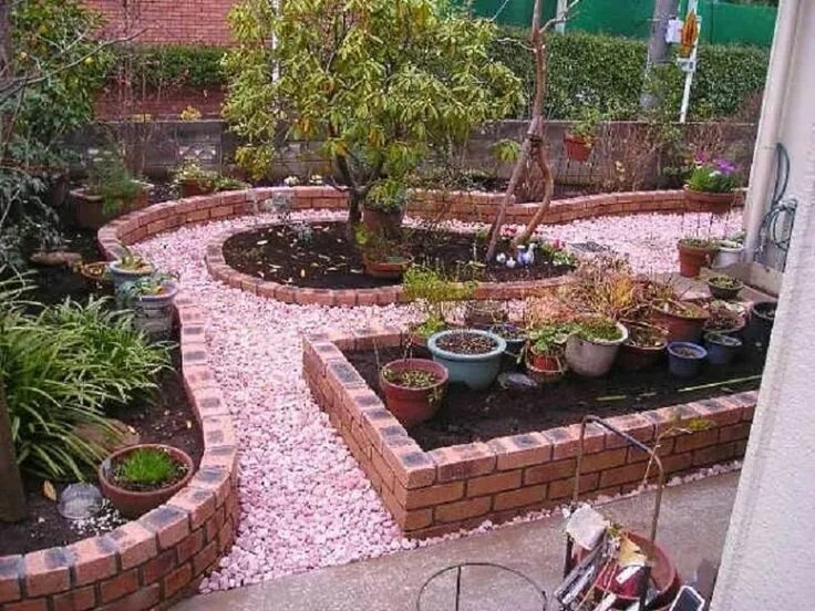 Клумба своими руками на даче из кирпича. Высокие клумбы из кирпича. клумба из кирпича на даче. цветочные клумбы из кирпича. цветник из кирпича на даче.