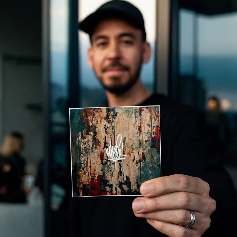 Post traumatic. Майк Шинода Post traumatic. Mike Shinoda автограф. Shinoda Mike "Post traumatic". Майк Шинода 2007.