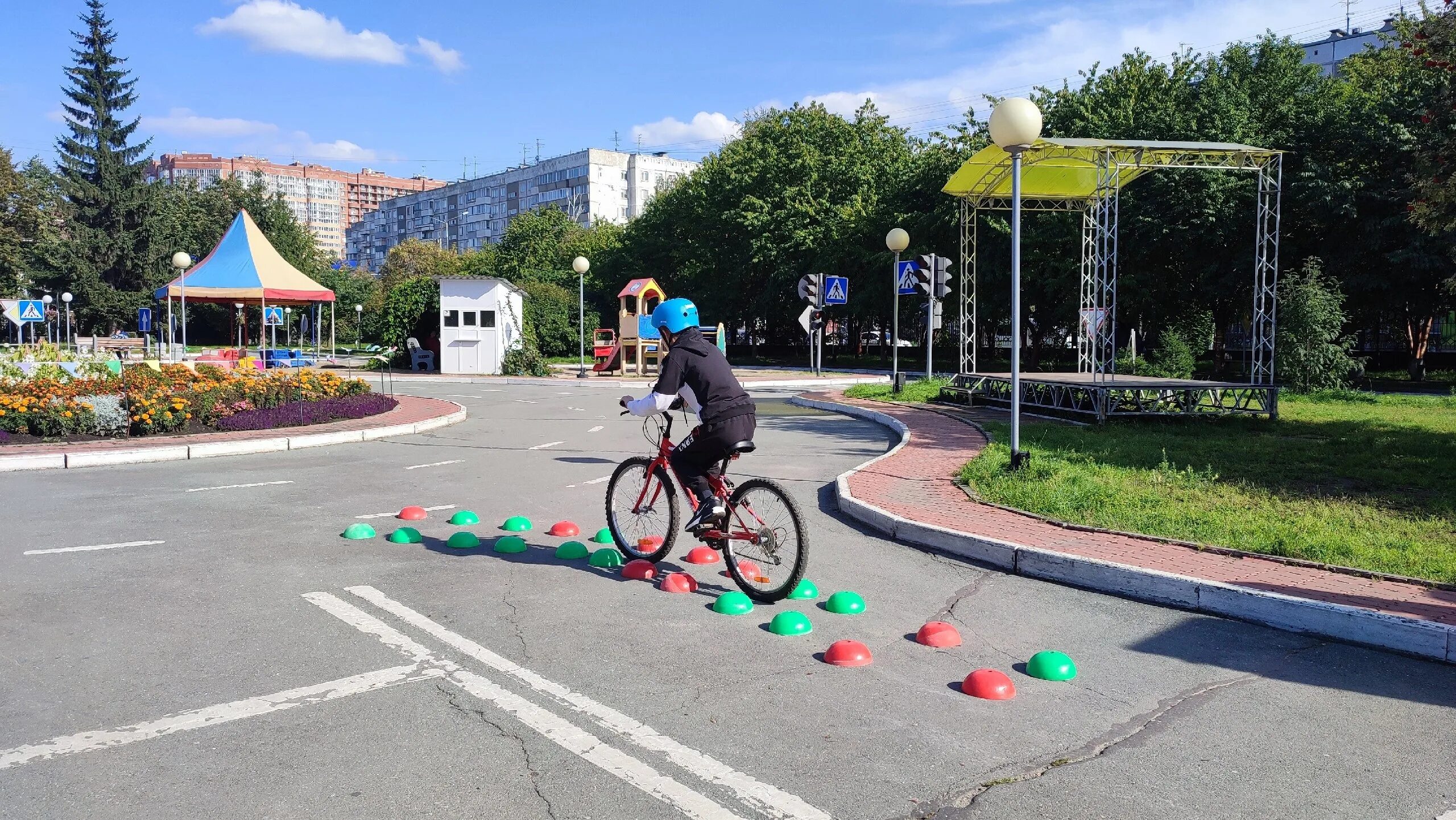 Бдд 1 4 класс мау до дтд. Автогородок Новосибирск. Детский автогородок Новосибирск. Автогородок Астрахань. Детский автогородок Красноярск.