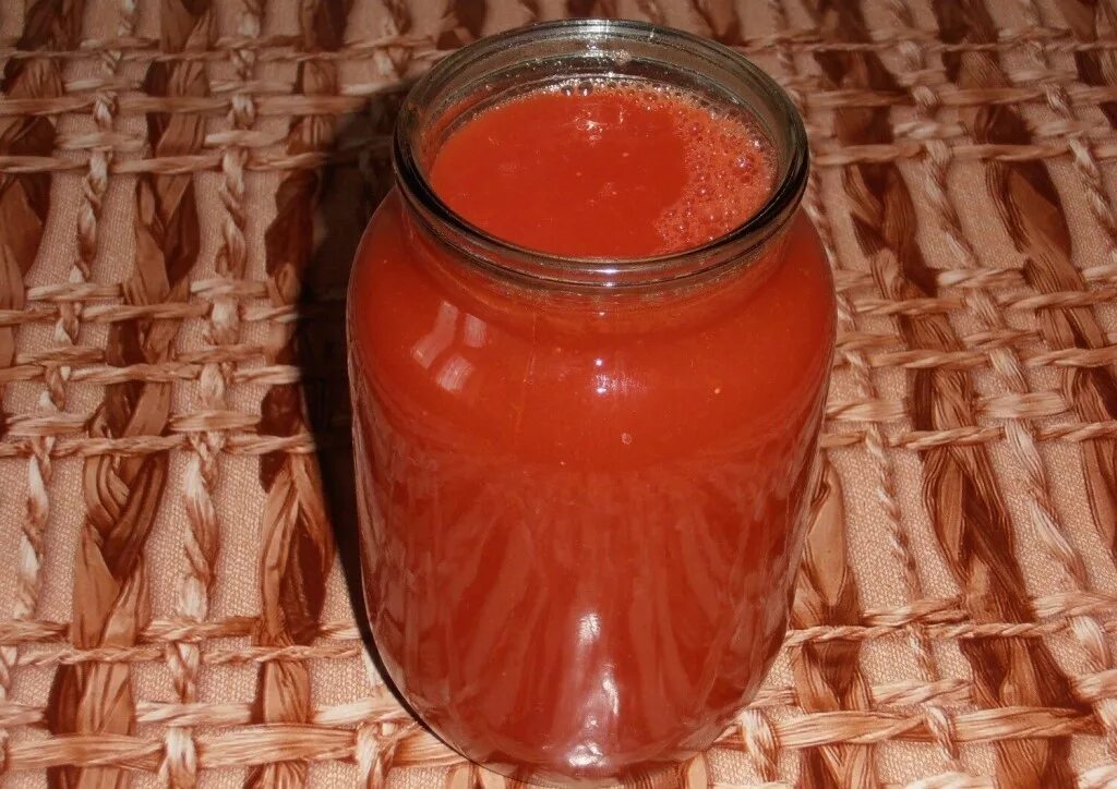 Можно ли сделать сок. Томатный сок на зиму. Домашний томатный сок. Сок из помидор. Томатный сок в домашних.