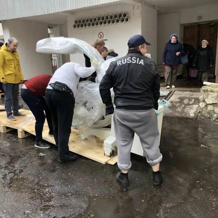 разгрузка фуры. услуги грузчиков хабаровск. грузчики хабаровск. грузчик. сильные грузчики.