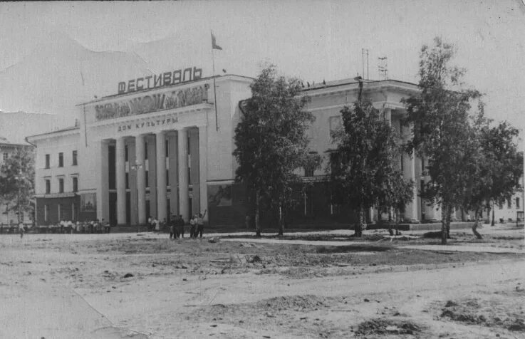 Дворец культуры им 50 летия октября Кемерово. Кемерово Кировский район дворец культуры 50 октября. Дворец культуры завода Прогресс. ДК им 50 летия октября Кемерово фото. Дк кировский кемерово