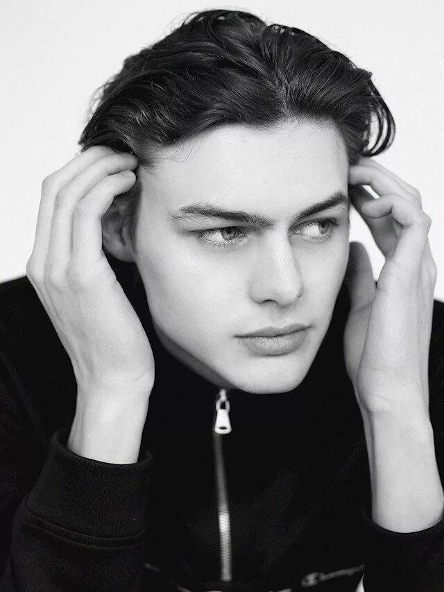 Фабиан модель. Дарвин грей модель. дарвин грей модель кудрявый. darwin gray. грей модельки.