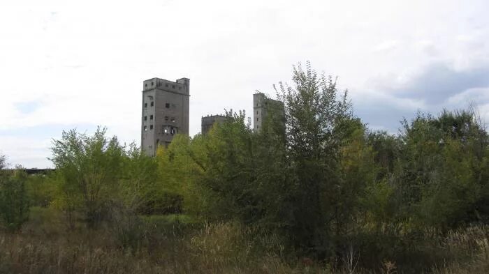 Заброшенный Саратовский элеватор. Элеватор Саратов заброшка. Элеватор Саратов заводской. Саратов Подлесное ЗАБРОШАННАЯ башжа.