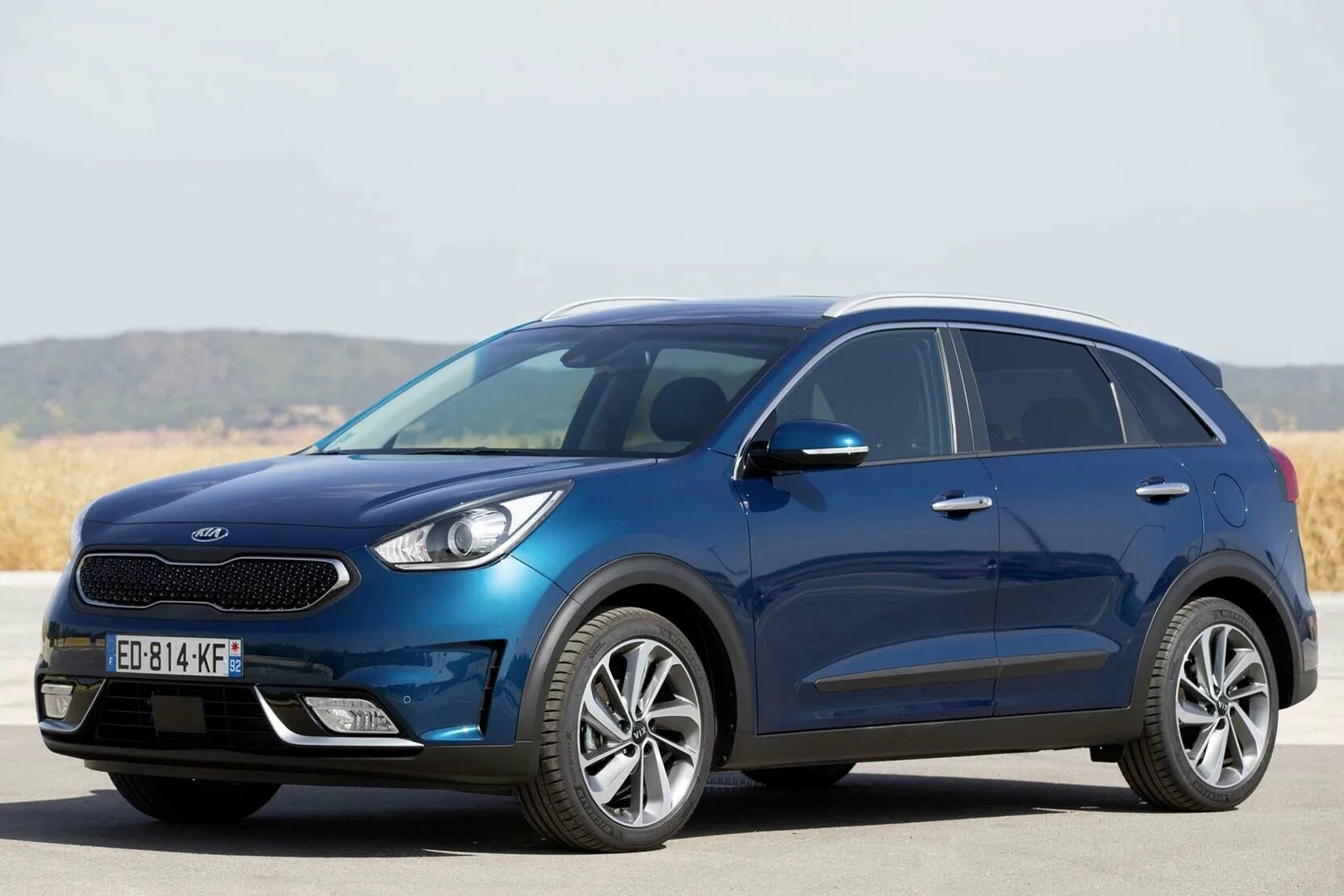 Kia Niro. Гибрид Kia Niro. Киа Ниро гибрид. Kia Niro 2016. Кия гибрид