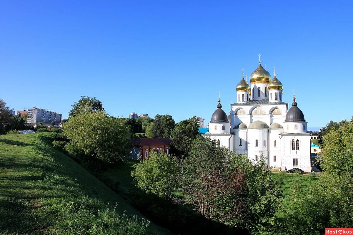 Сайт г дмитрова. Дмитров вал. Дмитровский Кремль (музей-заповедник). Дмитров крепостной вал. Дмитров Кремль.