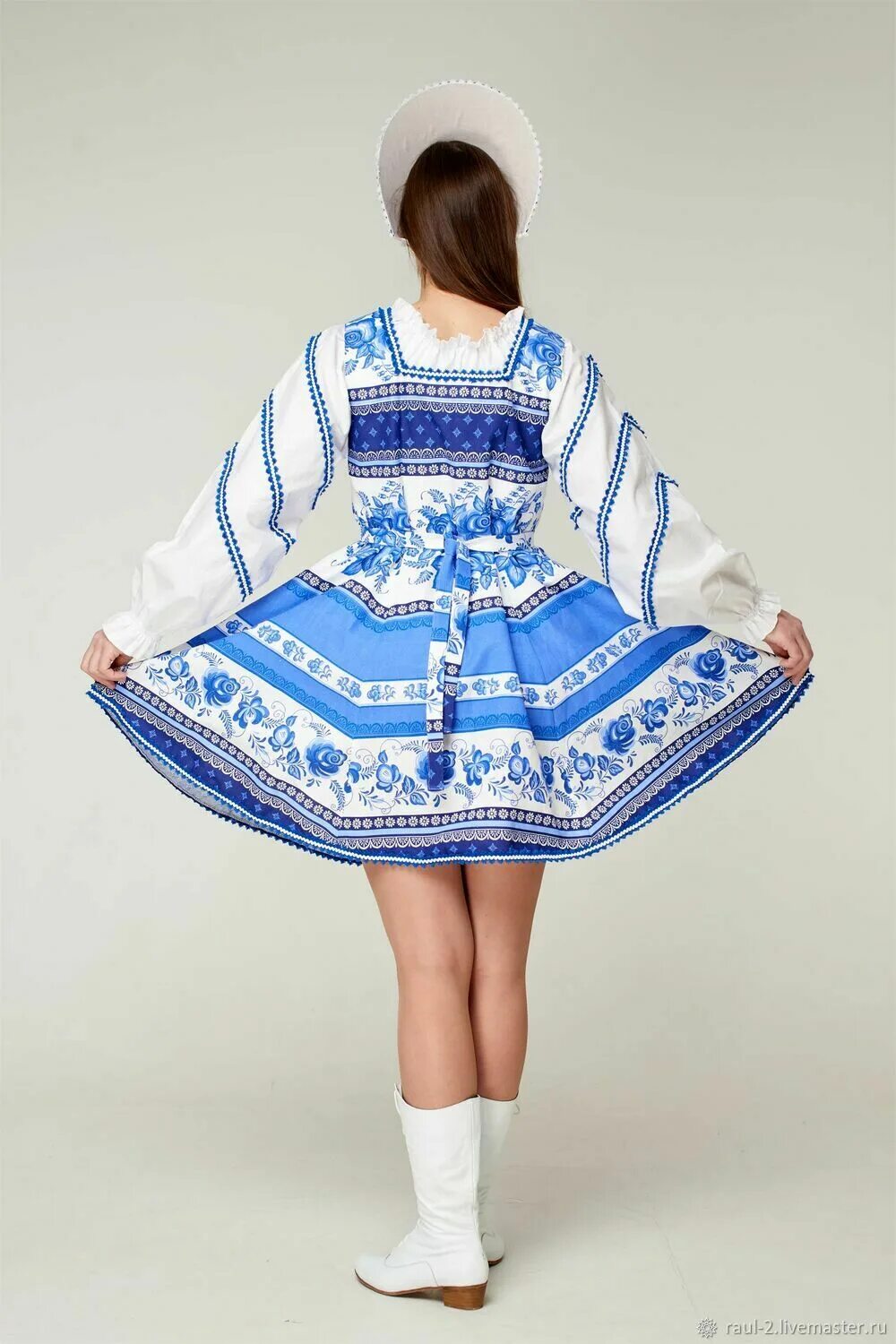 Нарядные платья в народном стиле. Красивые русские девушки в платьях. Короткий русский платье. Белое платье в народном стиле. Девушки в коротких веках.