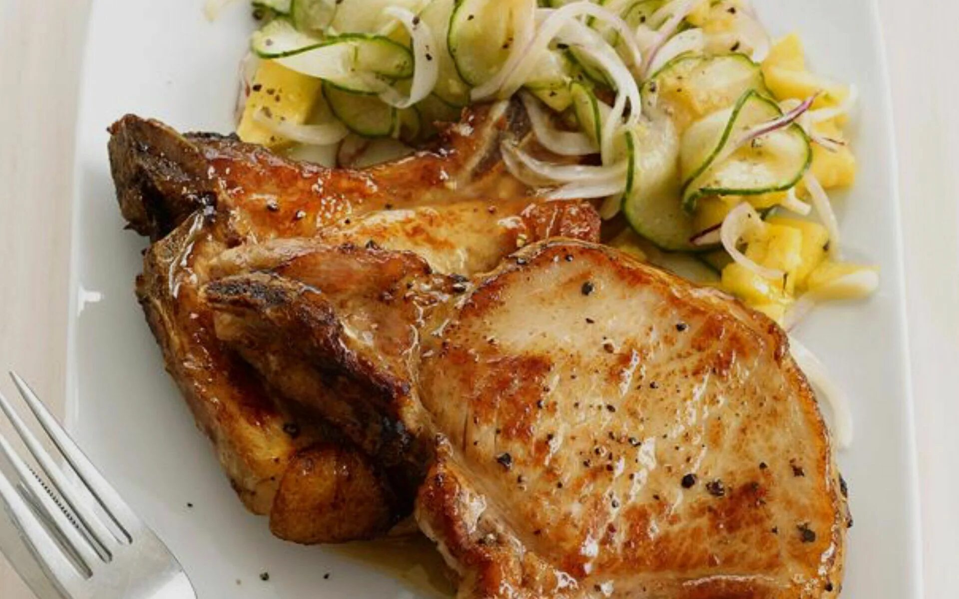 Котлета на косточке. Котлета отбивная свинина корейка. Котлета отбивная из свинины. Свиная котлета на косточке. Свинина котлета на косточке.