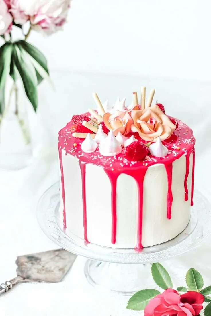 украшение торта. украшение торта с подтеками. подтеки на торте. торт крем чиз с шоколадными подтеками. украшение торта с шоколадными подтеками.