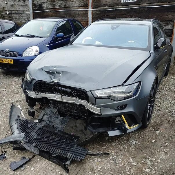 Audi rs6 crash. Audi rs6 crash 300 km. Audi rs6 crash Germany. Audi rs6 300km/h crash.