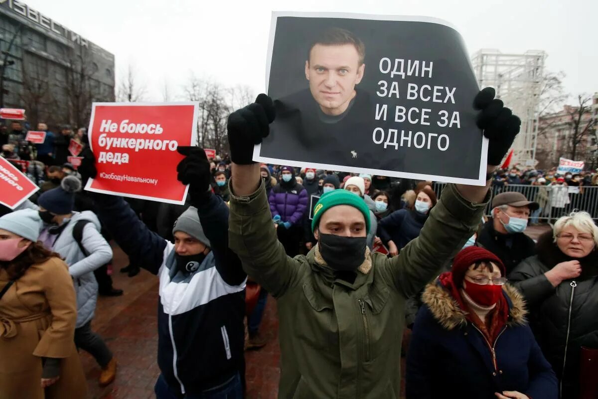 Россия власть народ. Митинг за Путина Навальный. Пикеты Навальный в США. Я мы Навальный. Плакаты в поддержку Путина и России.