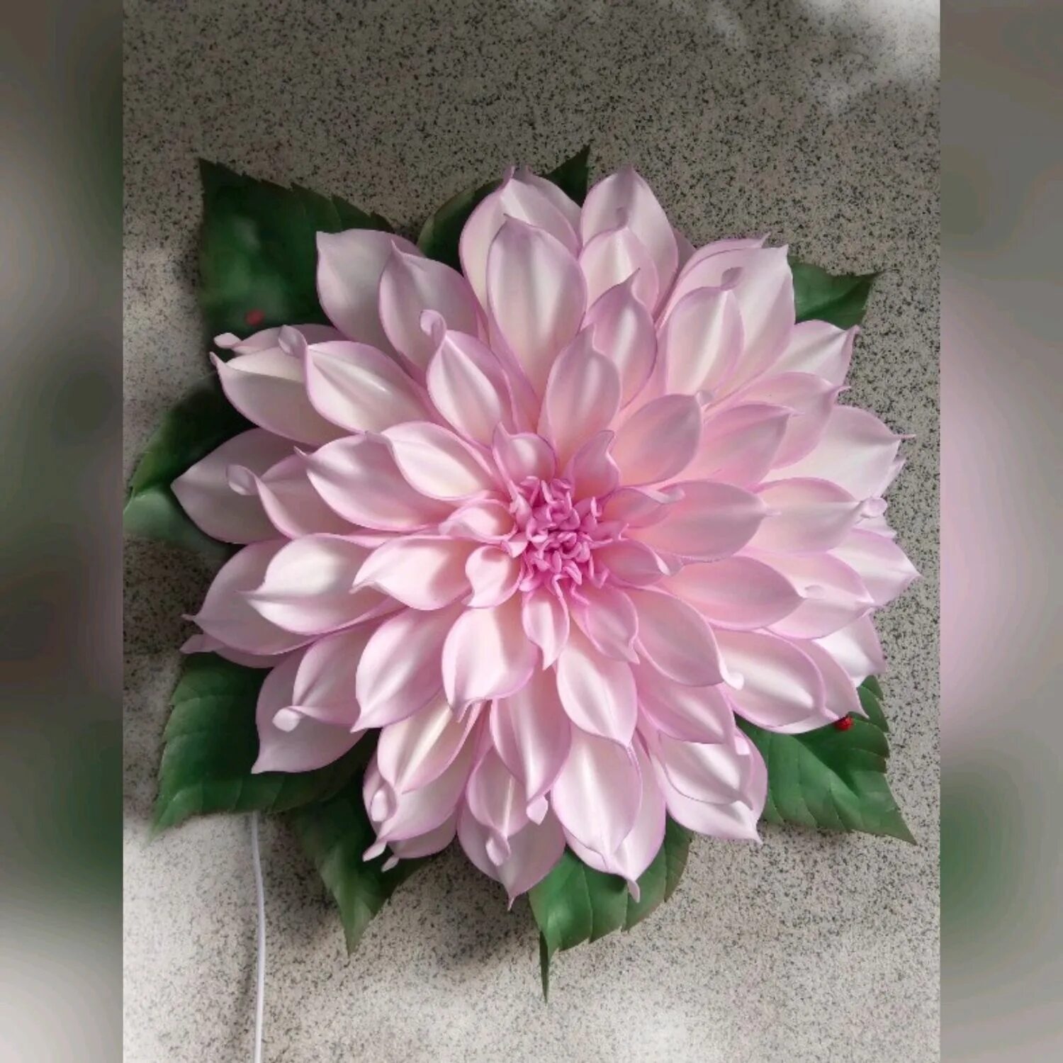 Мк георгин из изолона светильник. Георгины цветы из изолона. Георгин из изолона. Георгин игольчатый изолон. Георгины цветы из изолона.