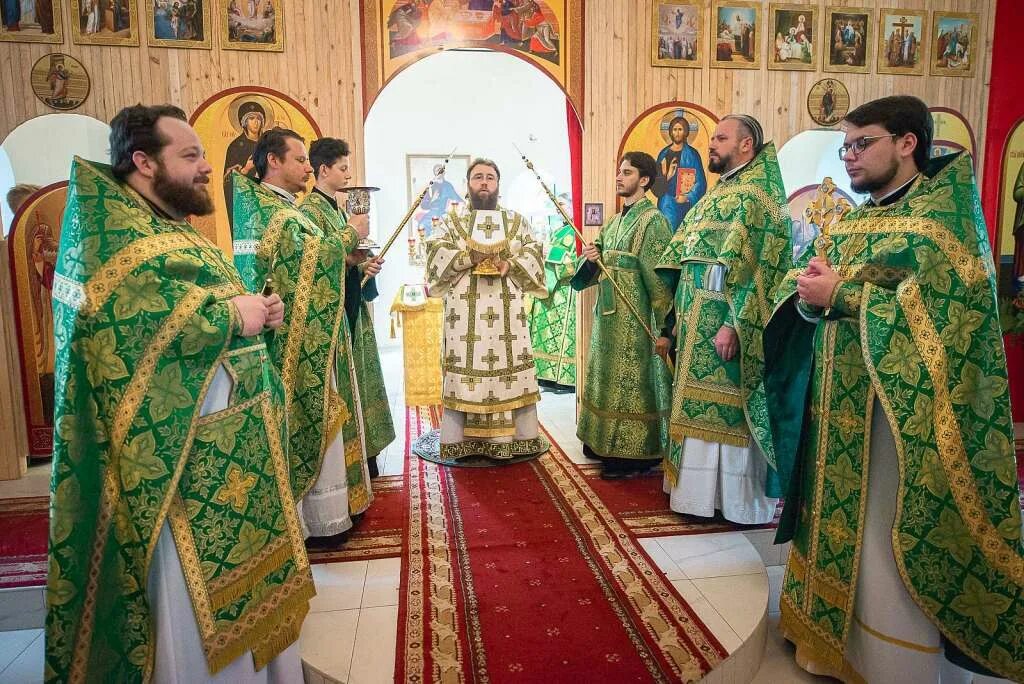 храм христа спасителя рождество 2023. богослужение в храме на рождество. рождество в храме. рождественские праздники. сочельник богослужение.