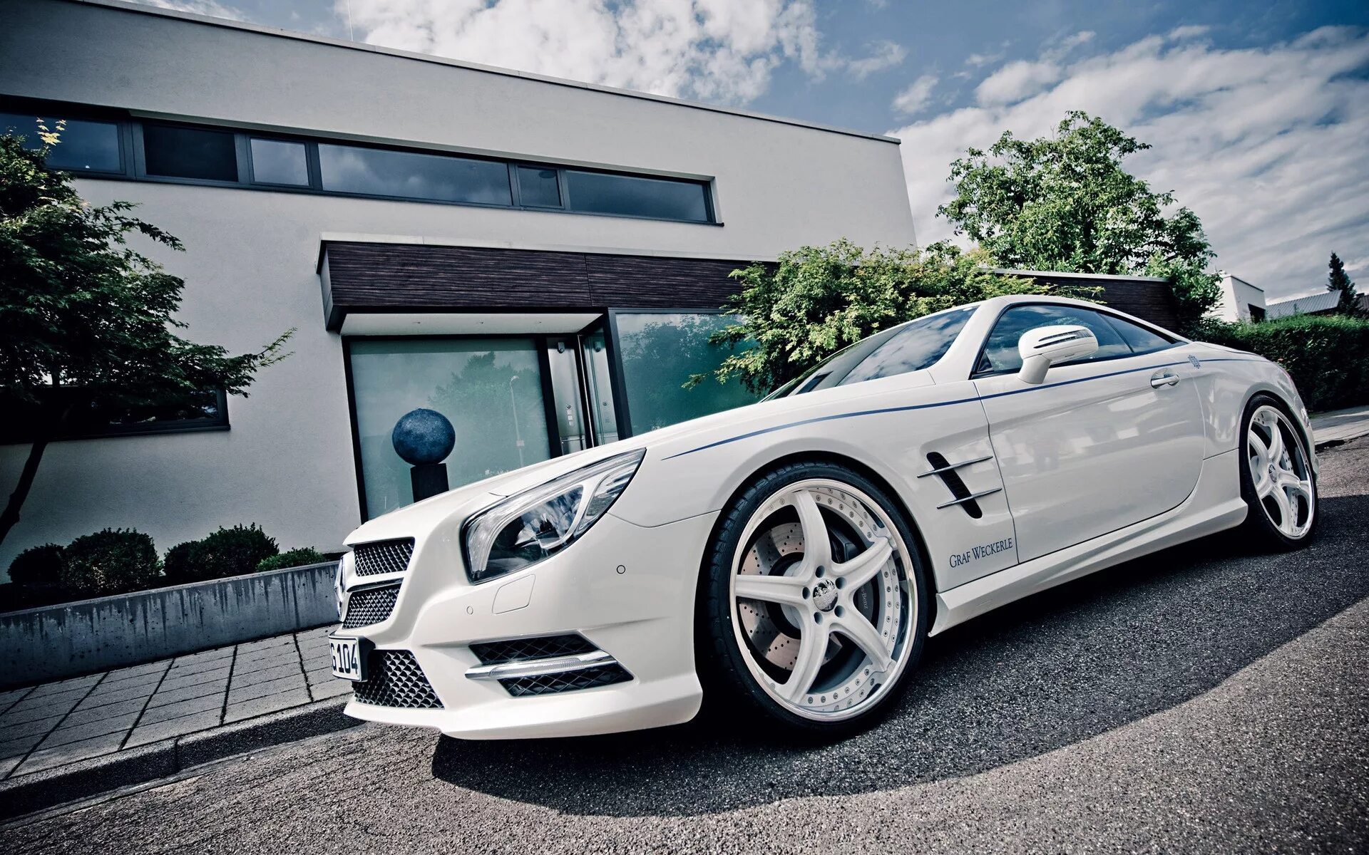 White machine. Mercedes Benz r8. 2012 Graf Weckerle Mercedes-Benz SL 500 белый. Mercedes-Benz SL 500 Tuning. Mercedes Benz w231.