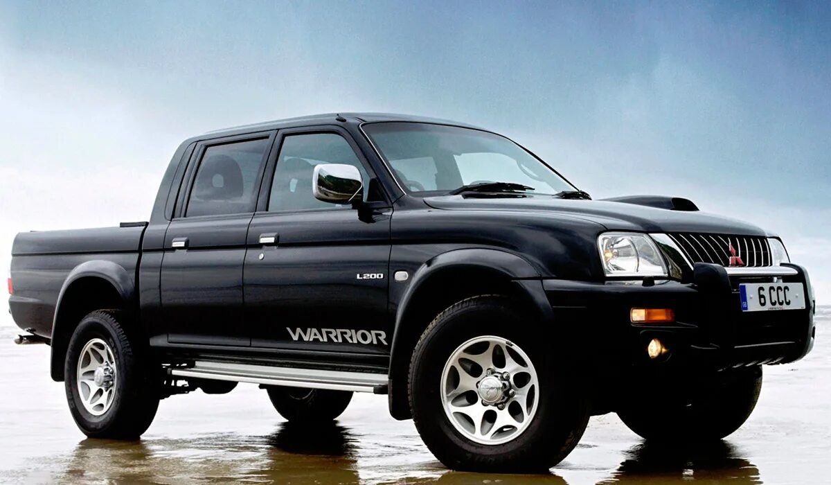 Л 200 поколения. Мицубиси л200 2005. Mitsubishi l200 3 поколение. Митсубиси л200 2005. Пикап Митсубиси л200.