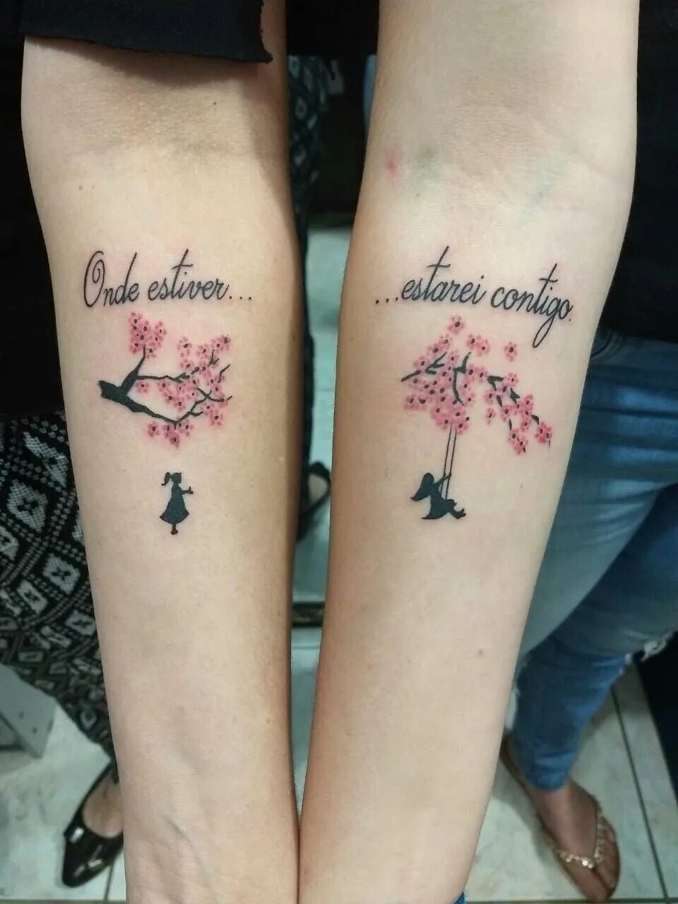 тату на руке для мамы. тату со смыслом мамы. тату связанное с семьей. тату мама. парные тату мама и дочь.