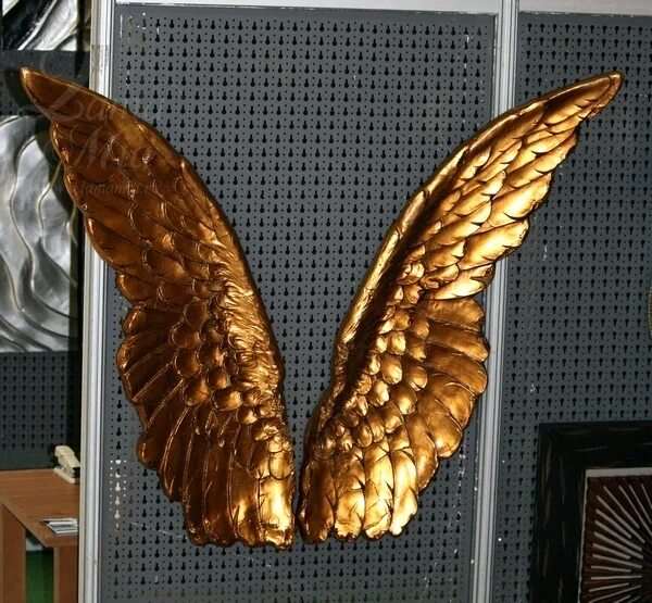 Крылья купить магазин. Золотые Крылья. Крылья золото. Золотое панно. Крылья из золота.