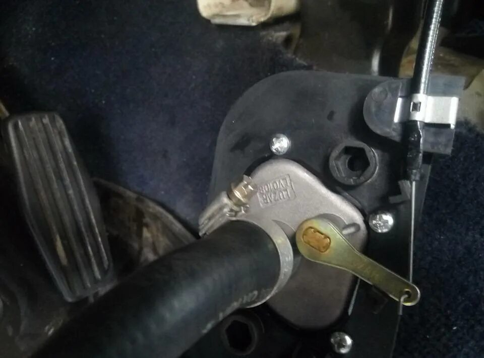 Где стоит кран отопителя. Где стоит кран отопителя. Кран радиатора печки нива шевроле. Где стоит кран отопителя. Кран печки chevrolet niva.