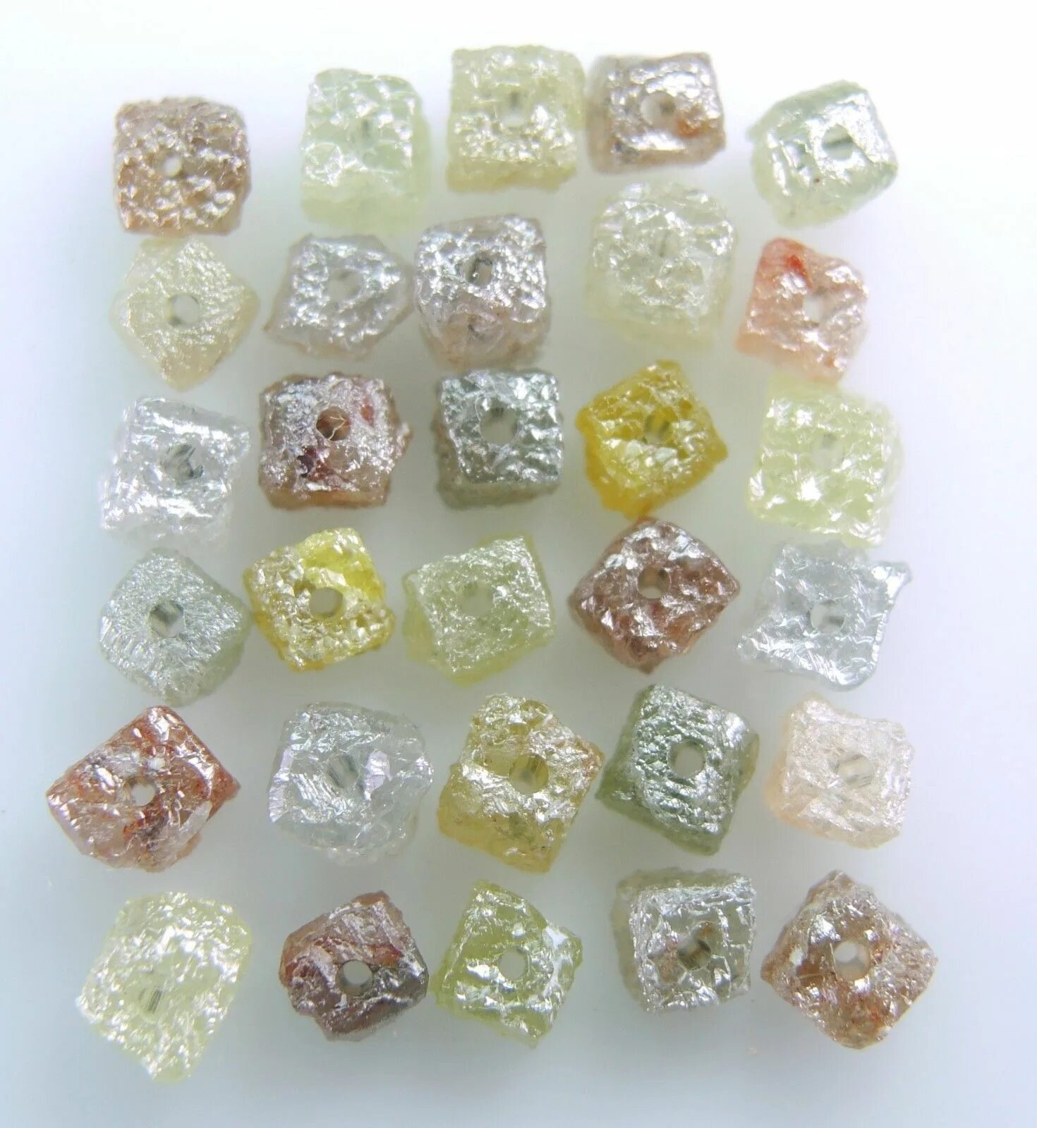 Природные бриллианты купить. Природный Алмаз. Алмаз природный необработанный.