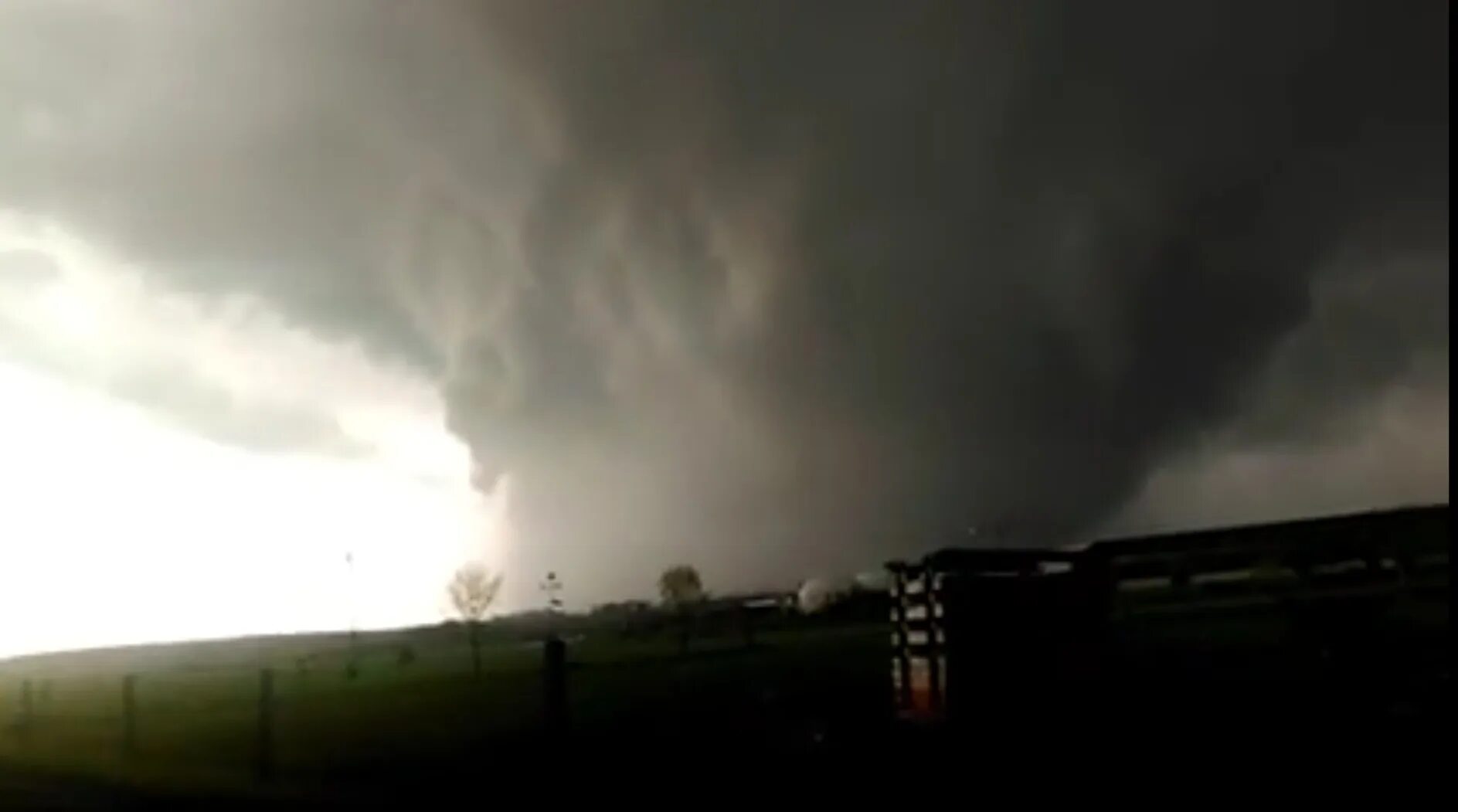 Торнадо революции. Торнадо в австрии. торнадо в риме 9 декабря. ri reno tornado. онищук торнадо википедия.