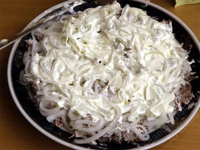 Мясо по-французски с луком и сыром. Шашлык курица в майонезе. Мясо с луком и майонезом в духовке. Замаринованный шашлык. Свинина под майонезом в духовке.