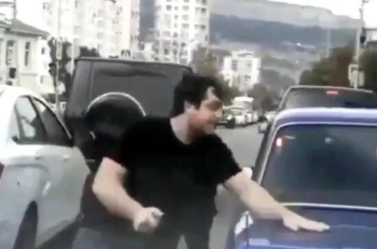 Таксисты в Кисловодске фото. В Кисловодске парень на ГЕЛИКЕ гонялся с ножом на. Нападение 2020