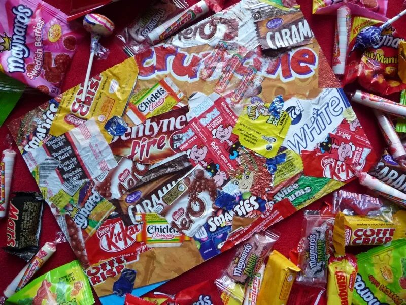 Candy collection. Открытка с конфетами. Candy wrapper. Фантик шоколадки из сладостей. Коллаж из оберток от шоколада.