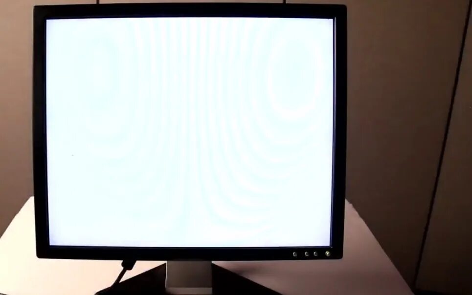 монитор в очках. невидимый экран. прозрачный экран для проектора. экран невидимка.