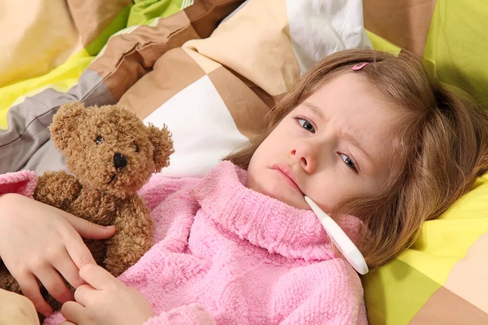 Ребенок заболел часто болеет. Ребенок болеет. Простудные заболевания у детей.