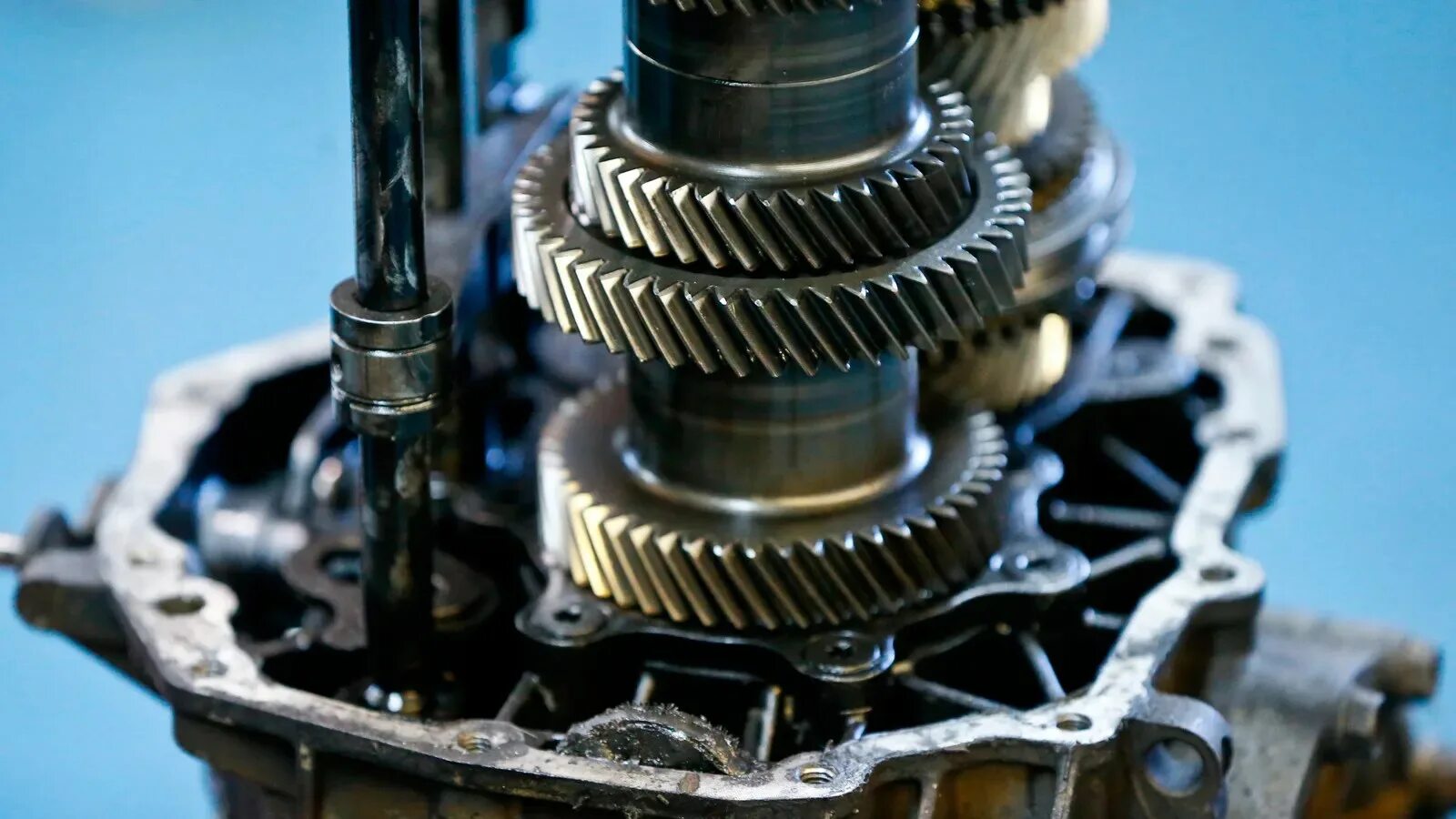 Manual gearbox. Car transmission. transmission gear. manual transmission. manual transmission gear ratios.