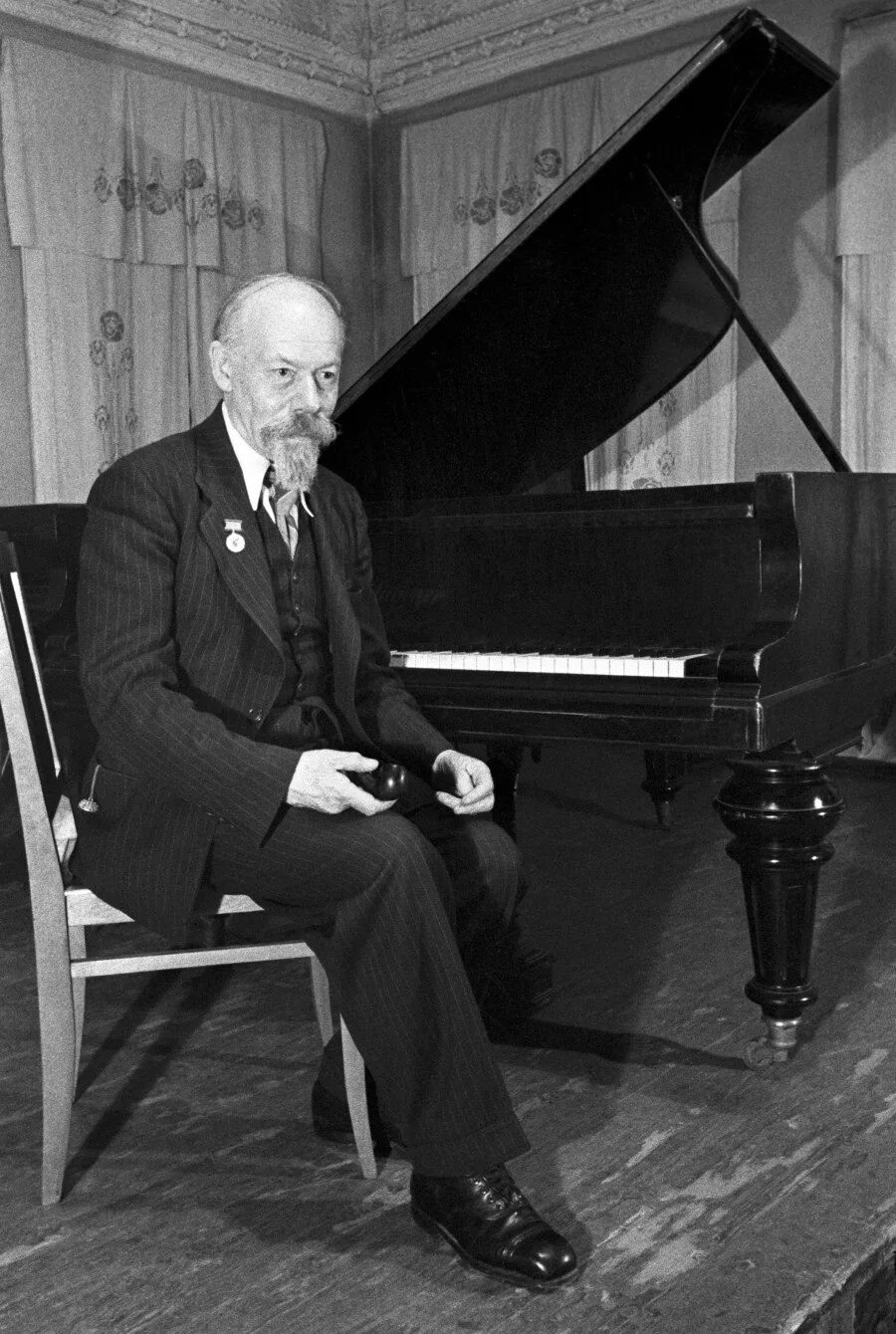 Мстислав ростропович. Русский композитор?. Виолончелист мстислав ростропович. Композиторы музыканты 19 века. Театральные деятели 19 века.