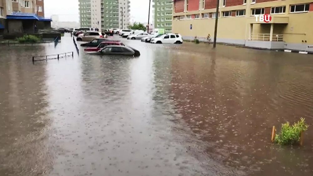 Омск под водой. Потоп в Омске. Потоп Дмитриева Омск. Ливень в Омске. Омск затопило.