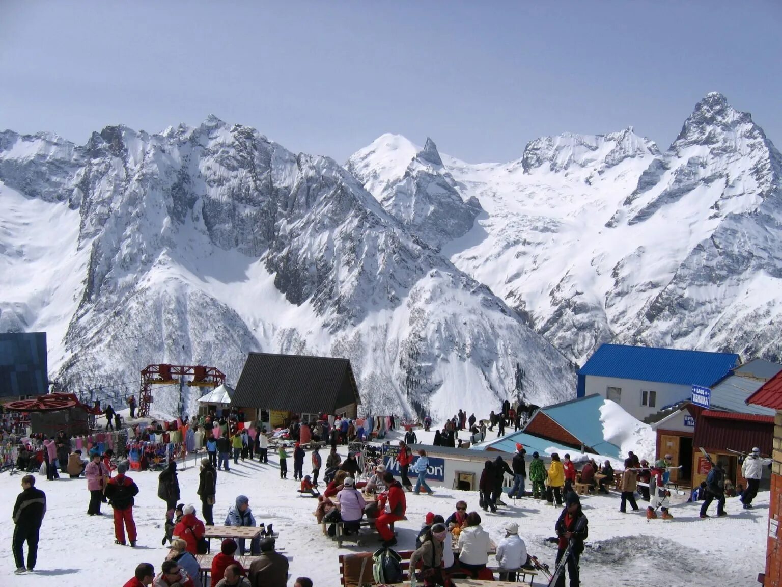 домбай куда ехать. карачаево-черкесская республика горнолыжный курорт домбай. восхождение домбай кавказ. домбай карачаево-черкесия. домбай горнолыжный курорт летом.