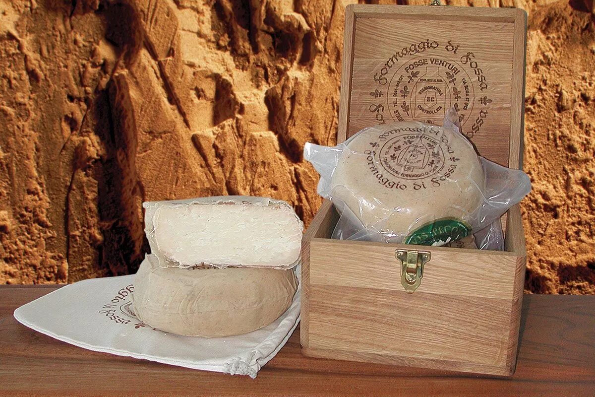 Formaggio. Формаджо ди фосса. Белорусский сыр формаджио. Сернурский сыр качотта. Asiago pressato (азиаго прессато).