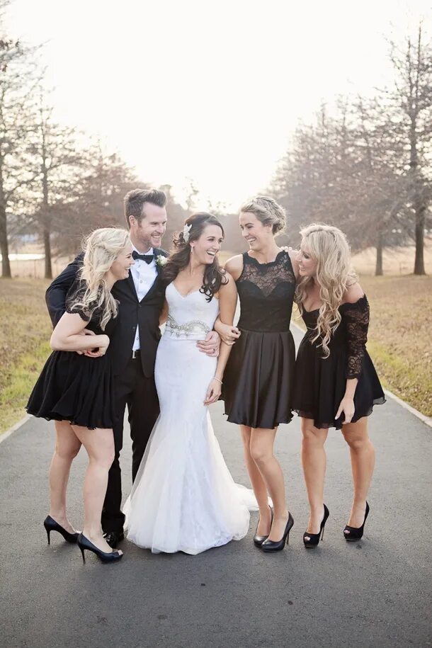 Можно ли на свадьбу в черном платье. Образ гостя на свадьбу. Черные платья на свадьбу гостям. Образ на свадьбу гостье. Подружки невесты в черном.