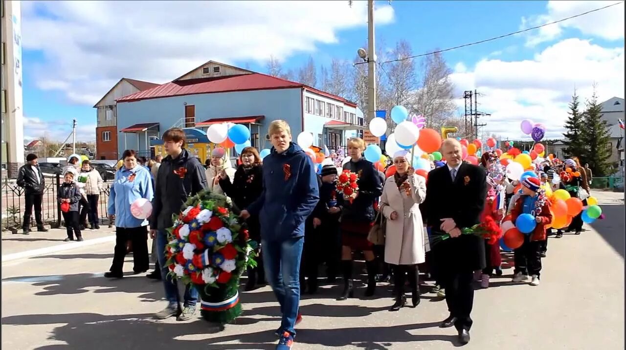 Поселок октябрьский тюменская область. Пгт Октябрьское ХМАО. Посёлок Октябрьский ХМАО. Поселок Лыхма ХМАО. Школа пгт Октябрьское ХМАО Югра.