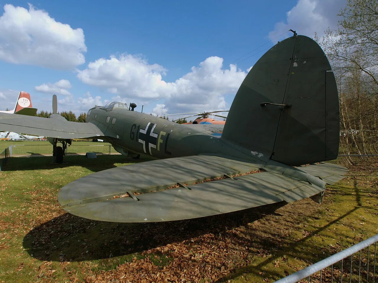 Ка су 2. Хейнкель 111 бомбардировщик. Heinkel he 111 h-16. Хвостовую часть немецкого бомбардировщика Heinkel 111. Музей самолета Хенкель.